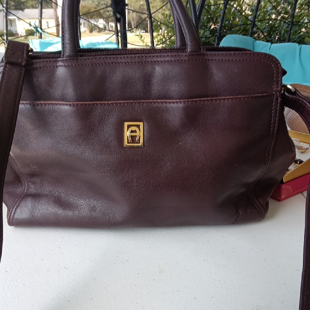Elegant Brown Leather Handbag